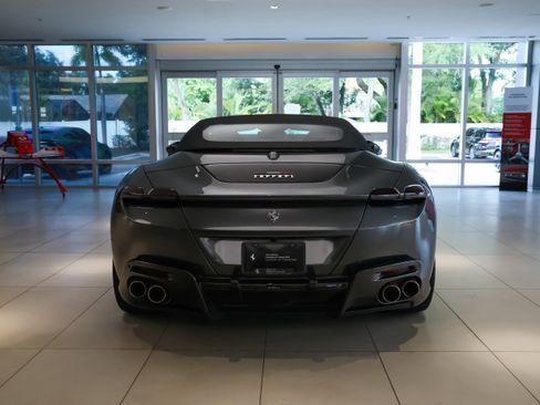Used 2025 Ferrari Roma Spider RWD image 33