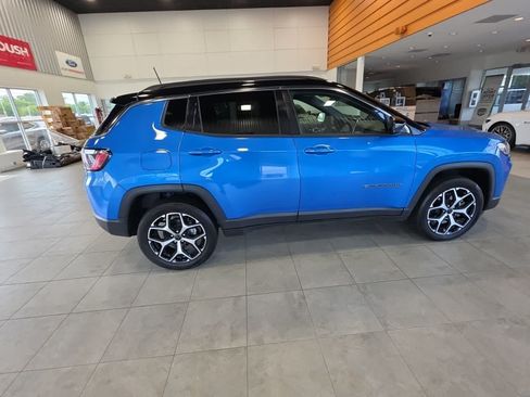 Used 2025 Jeep Compass Limited AWD/4WD image 9