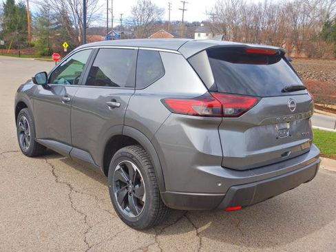 Used 2024 Nissan Rogue SV image 6