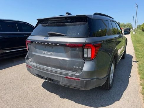Used 2025 Ford Explorer Active AWD/4WD image 11
