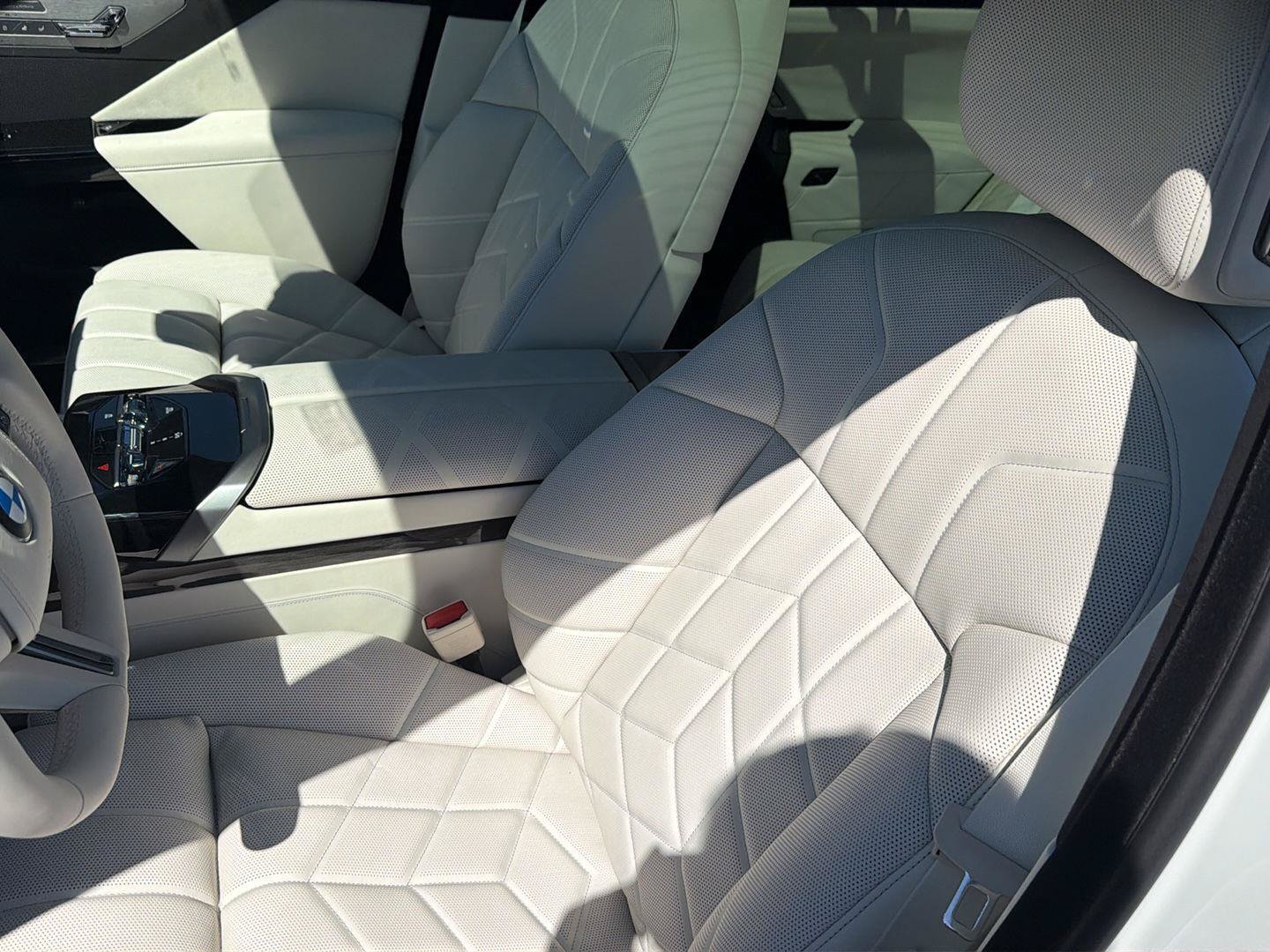 New 2027 BMW 740i RWD image 32