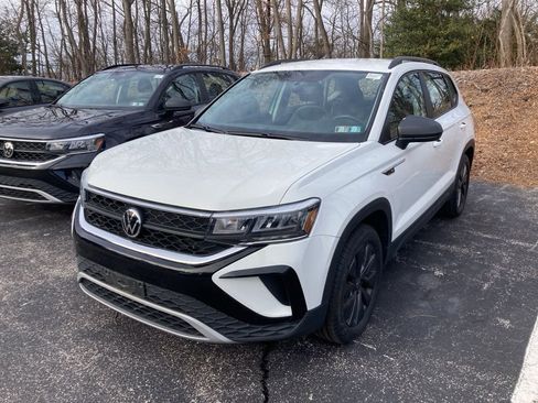 Certified 2022 Volkswagen Taos S image 3