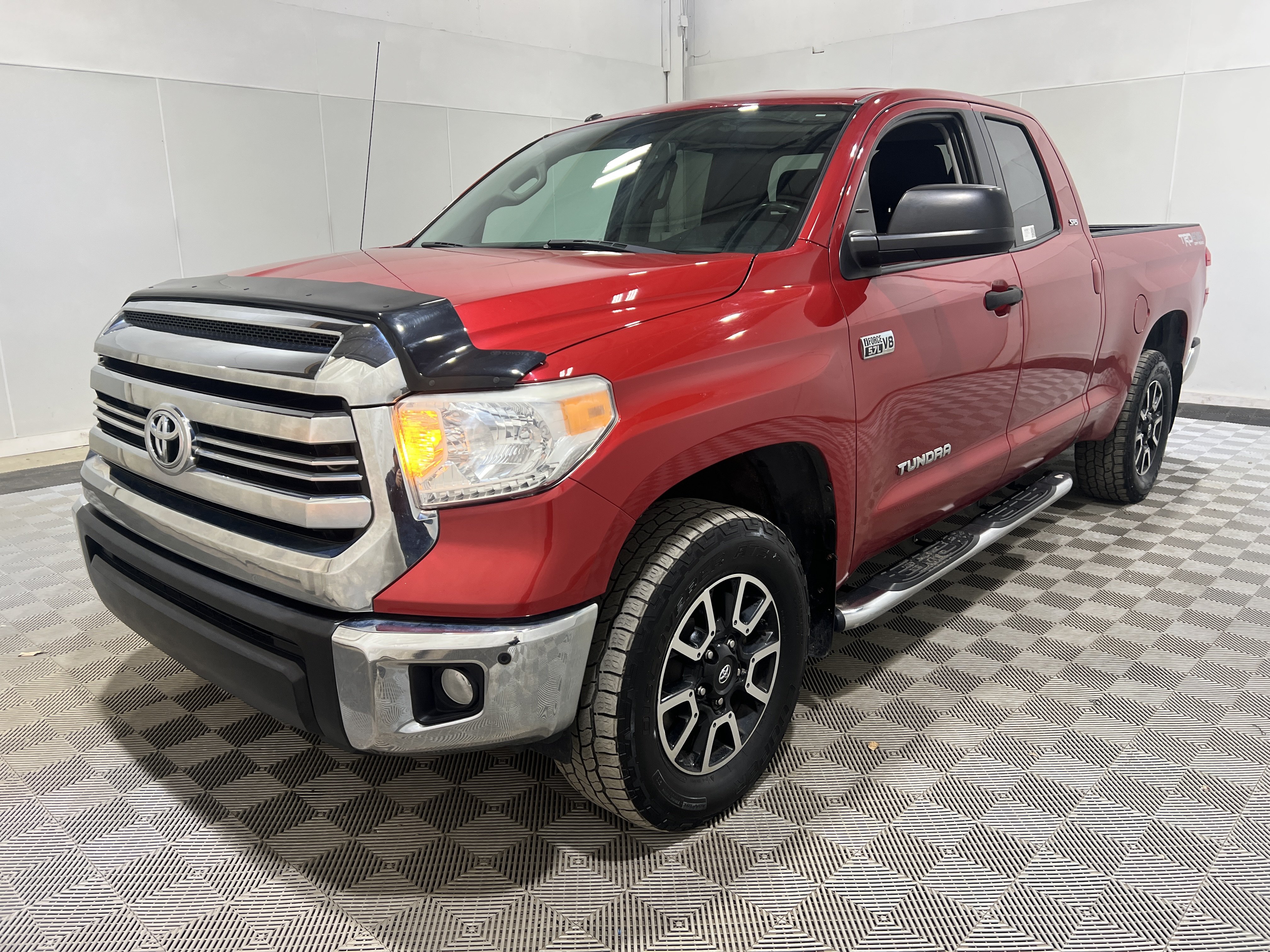 Used 2017 Toyota Tundra SR5 AWD/4WD image 1