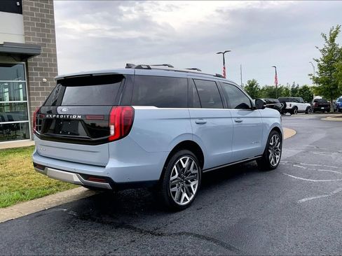 Used 2025 Ford Expedition Platinum w/ Platinum Ultimate Package AWD/4WD image 6
