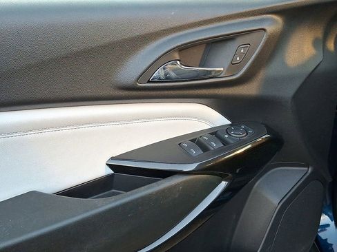 Used 2024 Chevrolet Trax LT image 11