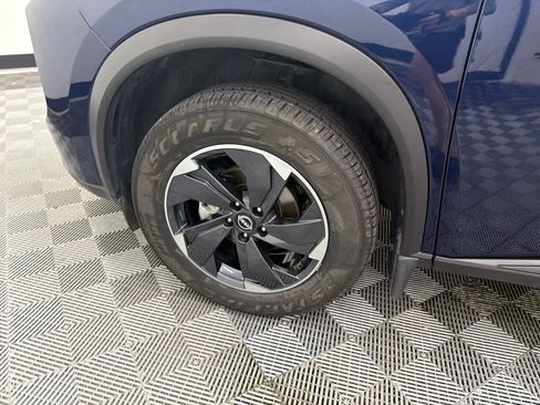 Used 2025 Nissan Rogue SV AWD/4WD image 12