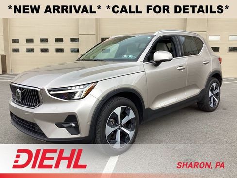 Used 2024 Volvo XC40 B5 Plus w/ Climate Package AWD/4WD image 4