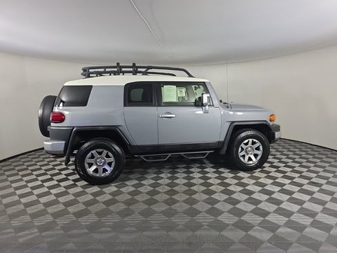 Used 2014 Toyota FJ Cruiser 4WD w/ Convenience Package image 6