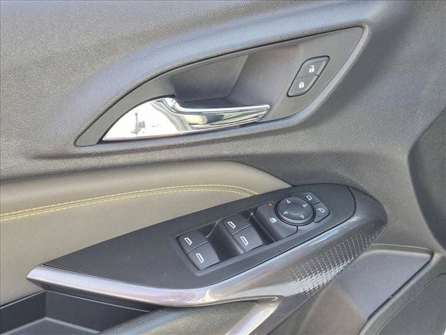 Used 2025 Chevrolet Trax ACTIV FWD image 7