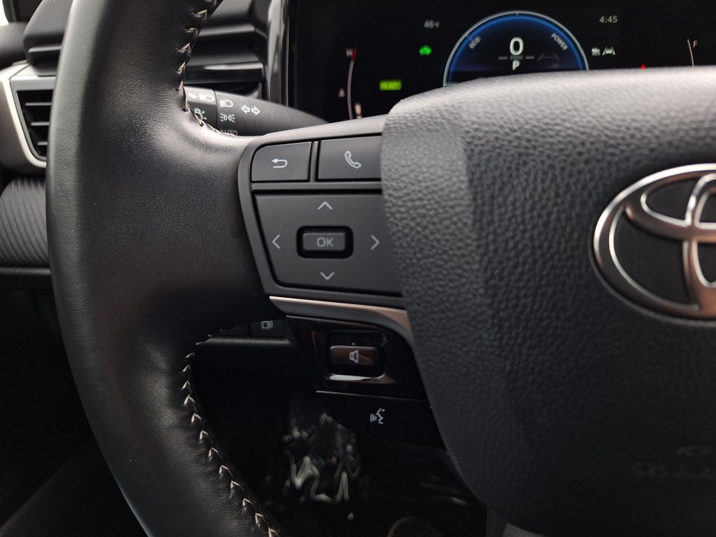 Used 2025 Toyota Camry SE FWD image 16