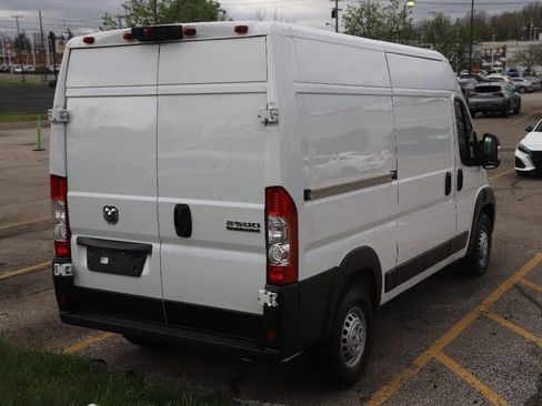 Used 2025 RAM ProMaster 2500 w/ Convenience Group FWD image 13
