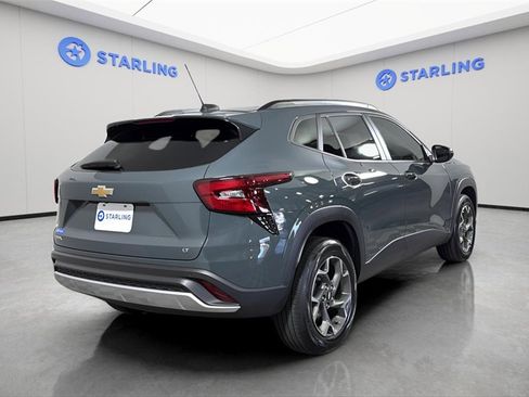 Certified 2025 Chevrolet Trax LT w/ Driver Confidence Package image 8