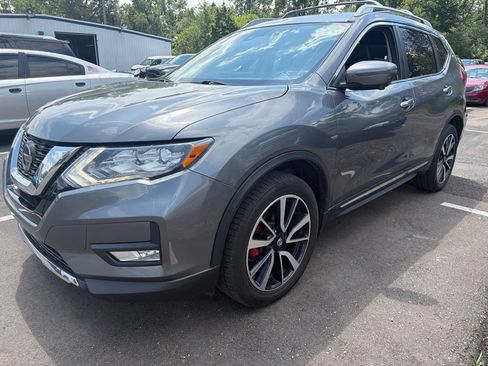 Used 2020 Nissan Rogue SV AWD/4WD image 1