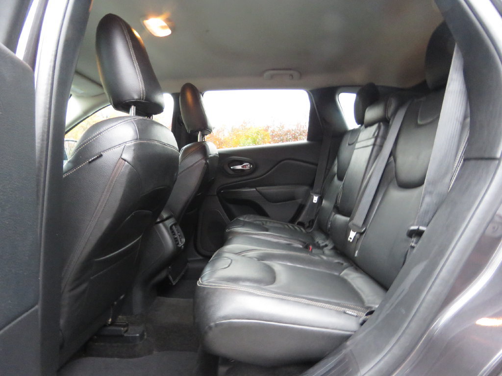 Used 2016 Jeep Cherokee Latitude AWD/4WD image 20