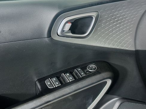 Used 2025 Kia Soul LX w/ LX Technology Package image 15