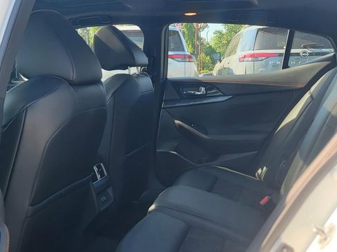 Used 2023 Nissan Maxima SR w/ Sport Mat Group FWD image 15