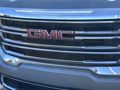 Used 2023 GMC Acadia SLE w/ Driver Convenience Package image 3