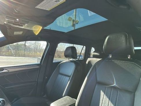 Used 2024 Volkswagen Tiguan SE R-Line image 20