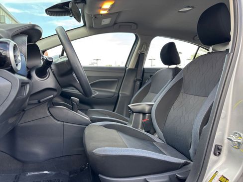 Used 2025 Nissan Versa SV FWD image 24