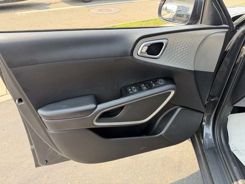 Used 2020 Kia Soul LX FWD image 11