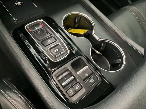 Certified 2023 Honda Pilot Touring image 13