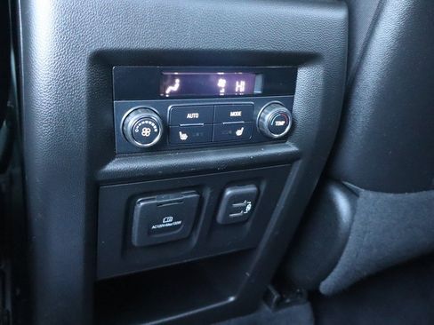 Used 2022 Chevrolet Traverse High Country image 28