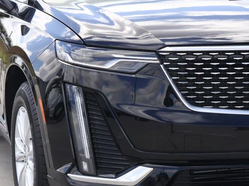 Used 2025 Cadillac XT6 Luxury image 9