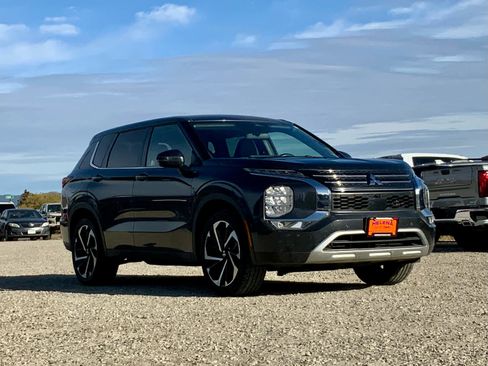 Used 2024 Mitsubishi Outlander SE image 9