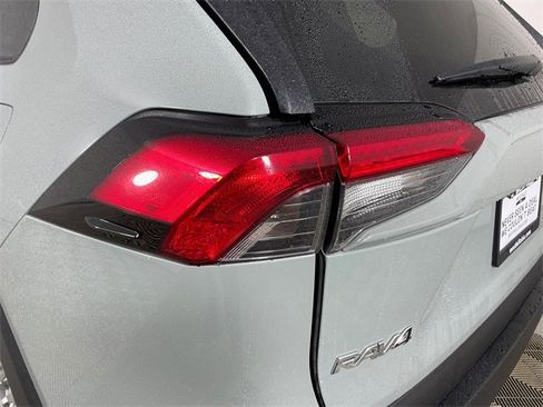 Used 2019 Toyota RAV4 XLE Premium image 20