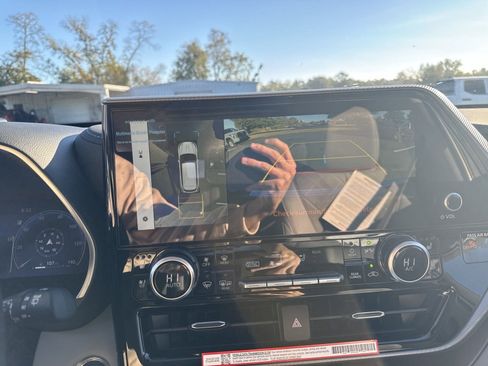 New 2025 Toyota Highlander Platinum image 23