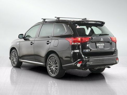Used 2022 Mitsubishi Outlander 4WD Plug-In Hybrid image 3