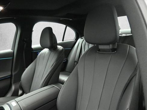 New 2026 Mercedes-Benz E 350 4MATIC Sedan image 9