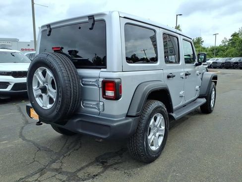 Used 2022 Jeep Wrangler Unlimited Sport w/ Sun And Sound Package AWD/4WD image 8