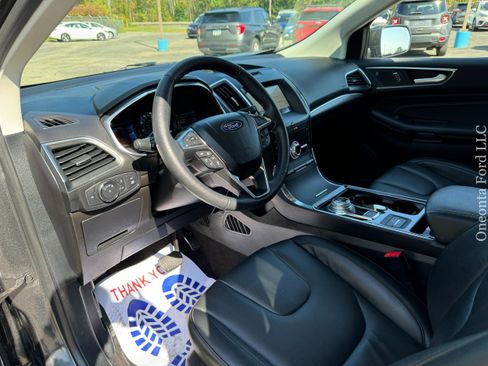Used 2020 Ford Edge Titanium image 18