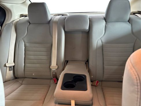 Used 2017 Ford Taurus SE image 19