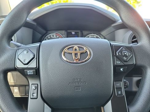 Used 2022 Toyota Tacoma SR AWD/4WD image 17
