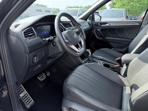 Used 2023 Volkswagen Tiguan SE R-Line AWD/4WD image 18