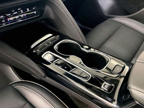 Certified 2021 Buick Envision Essence w/ Sport Touring Package image 16