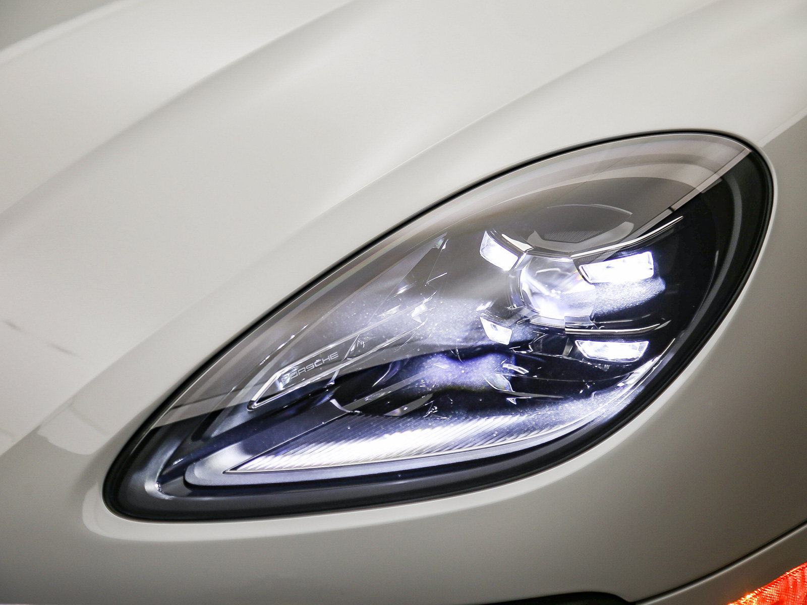 Certified 2026 Porsche Macan AWD/4WD image 11