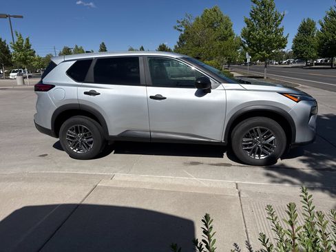 Used 2024 Nissan Rogue S AWD/4WD image 4