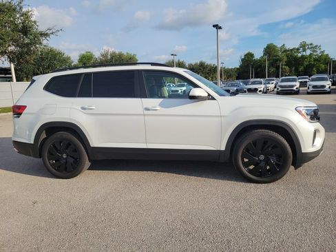 Certified 2026 Volkswagen Atlas SE FWD image 4