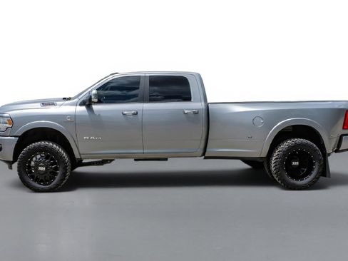 Used 2022 RAM 3500 Laramie AWD/4WD image 10
