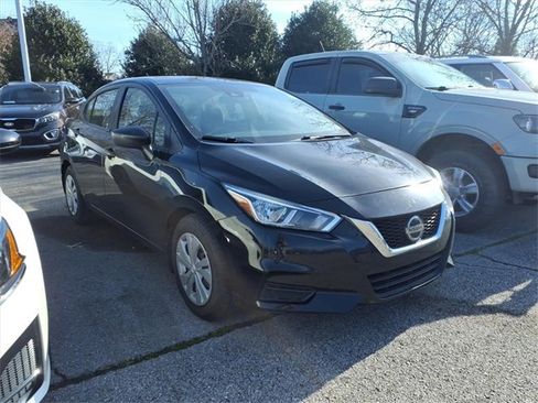 Certified 2022 Nissan Versa S image 1