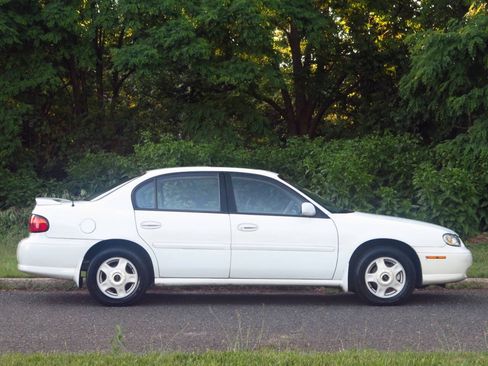 Used 2001 Chevrolet Malibu LS w/ Preferred Equipment Group 1 FWD image 6