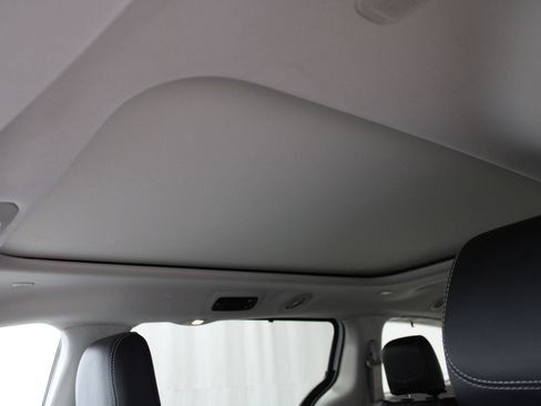 Used 2023 Chrysler Pacifica Limited FWD image 45