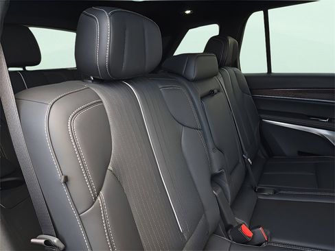 New 2026 Cadillac Vistiq Sport image 15