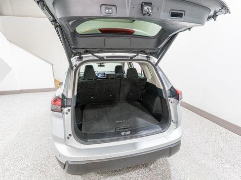 Used 2024 Nissan Rogue SV FWD image 28