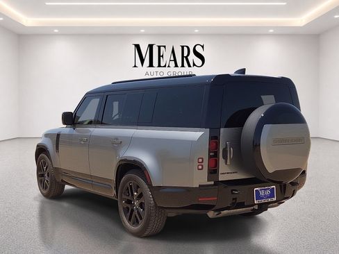 Used 2025 Land Rover Defender 130 X-Dynamic SE AWD/4WD image 3