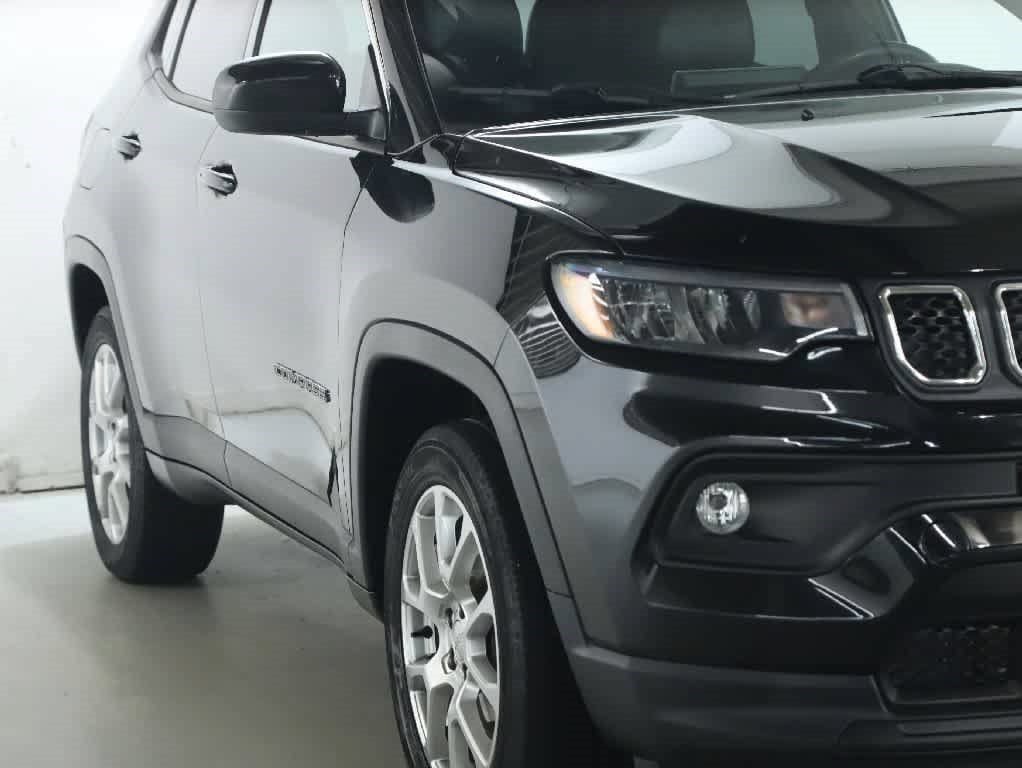 Used 2023 Jeep Compass Latitude AWD/4WD image 8