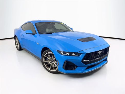 Used 2024 Ford Mustang GT Premium image 4